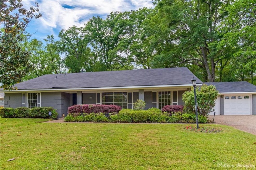 Spacious single story home in Spring Lake Estates 