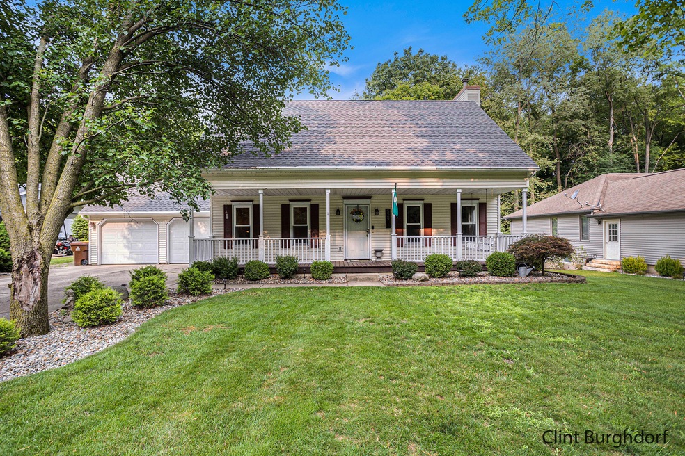 529 N Marshall Ave, Marshall, MI 49068 - photo 1