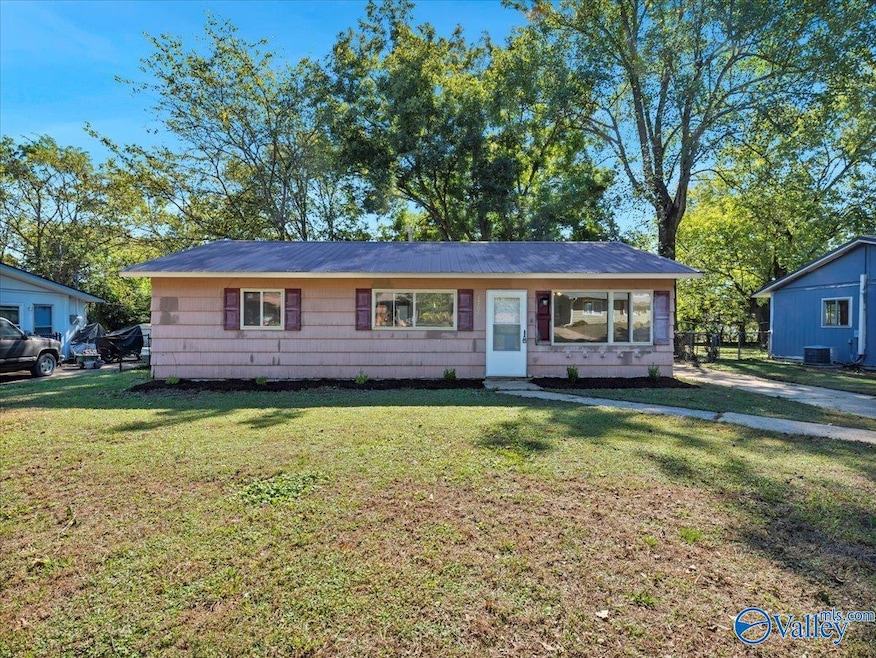 1704 Wakefield Dr NE, Huntsville, AL 35811 - photo 1