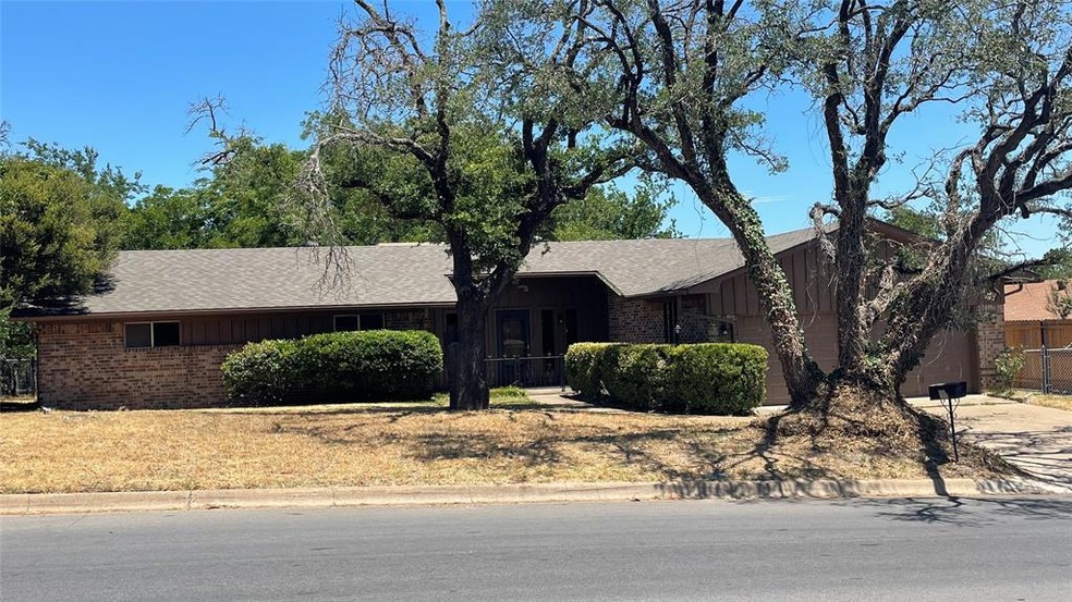 1309 Foster Ln, Weatherford, TX 76086 - photo 1