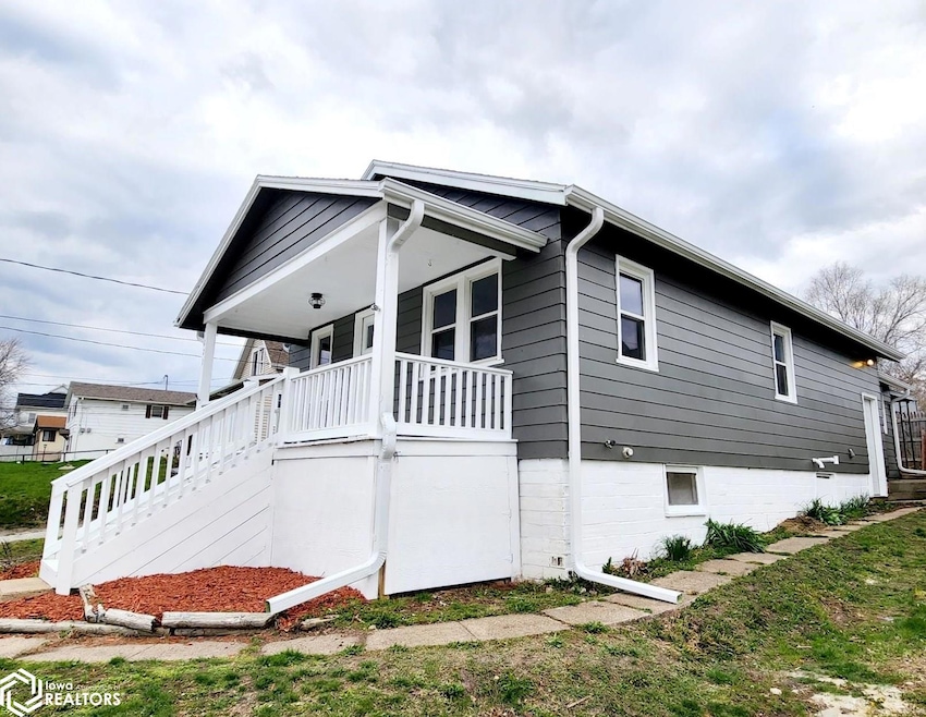 221 E Washington St, Osceola, IA 50213 - photo 1