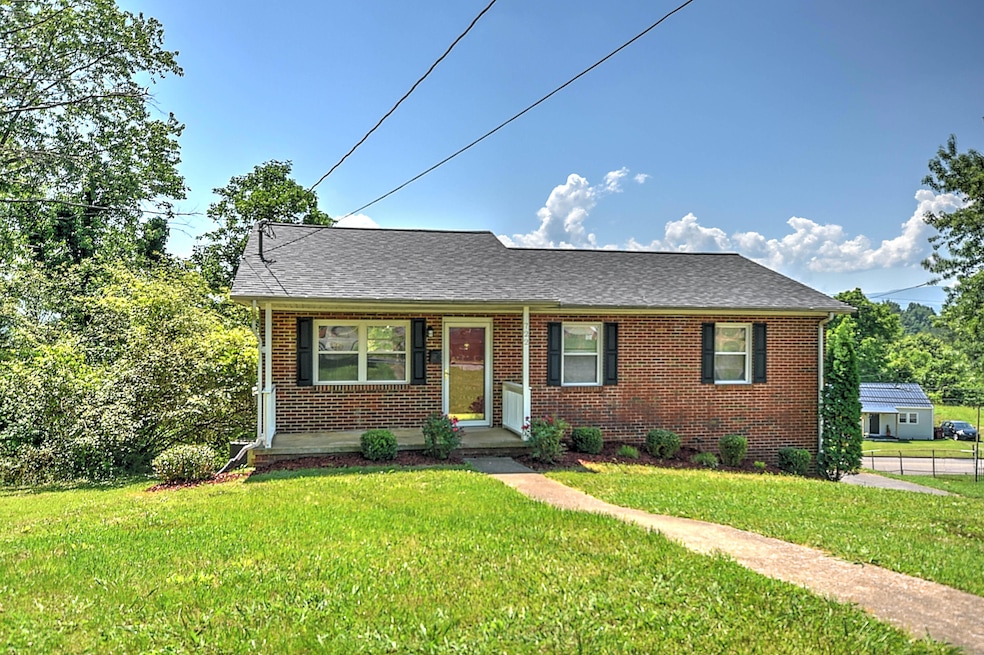 722 Georgia St, Johnson City, TN 37601 - photo 1