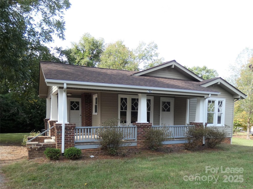 702 Salisbury Rd, Statesville, NC 28677 - photo 1