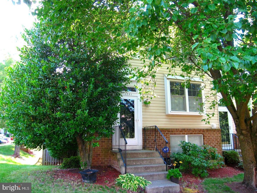 13221 Custom House Ct, Fairfax, VA 22033 - photo 1