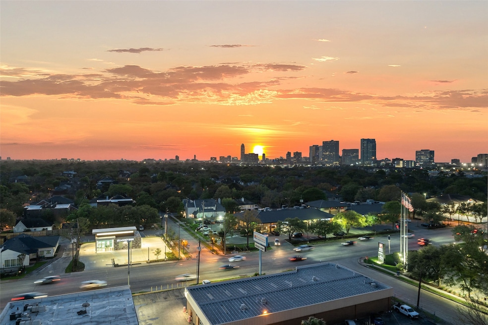 2520 Robinhood apt 1001 enjoys stunning cityscape and sunsets toward beyond The Galleria over lush greenery of W. University. Also southernly views towards NRG Stadium and a peak at The Med Center!