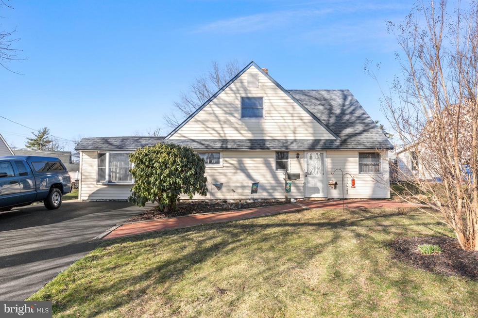 29 Rustleaf Ln, Levittown, PA 19055 - photo 1