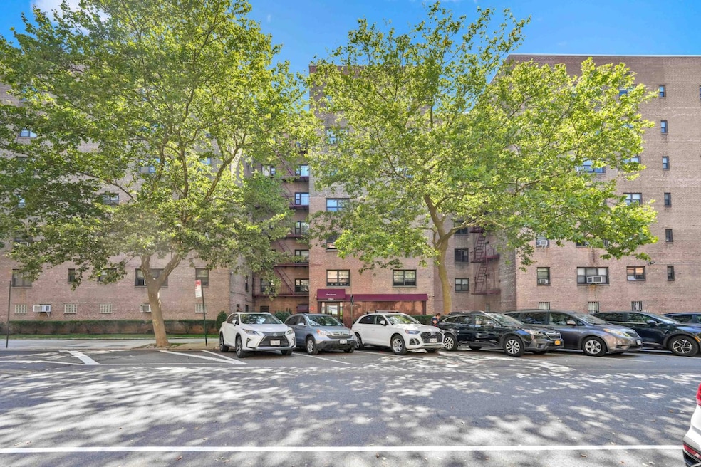 29-49 137th St unit 3L, Flushing, NY 11354 - photo 1