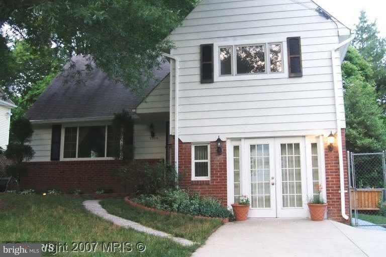 5905 Mustang Dr, Riverdale, MD 20737 - photo 1