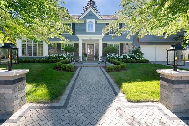1327NGlenhurstDr-1.jpg