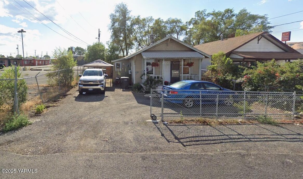 1016 N 2nd St, Yakima, WA 98901 - photo 1