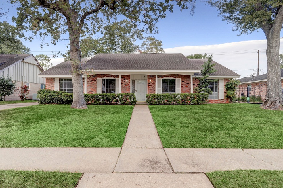 1611 Droxford Dr, Houston, TX 77008 - photo 1