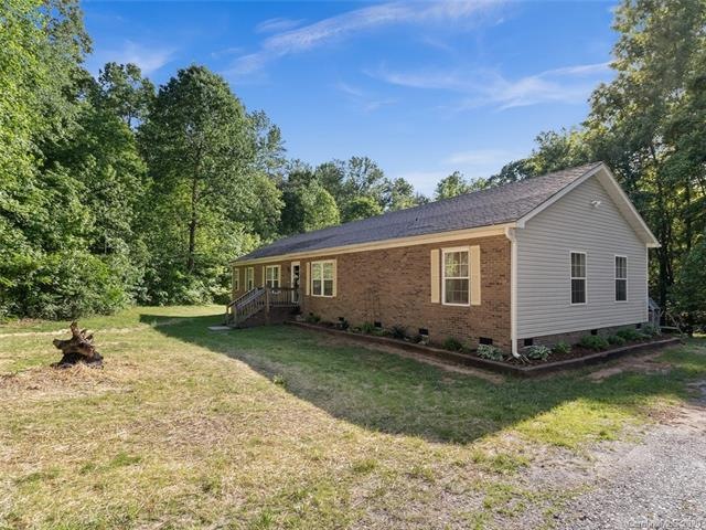138 Woodview Dr, Statesville, NC 28625 - photo 1