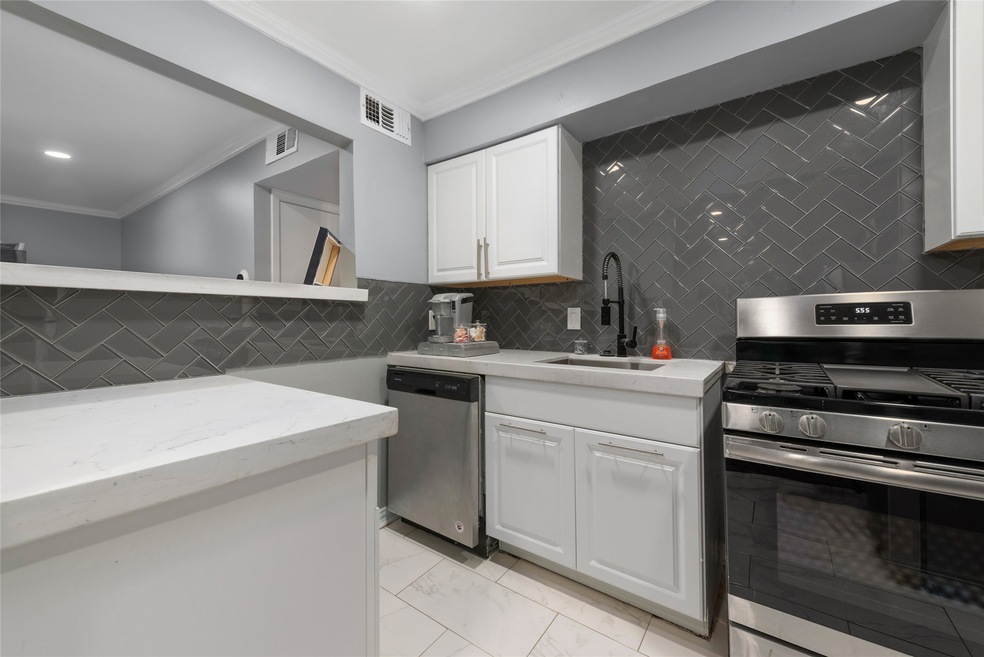 3611 Graustark St unit 3, Houston, TX 77006 - photo 1