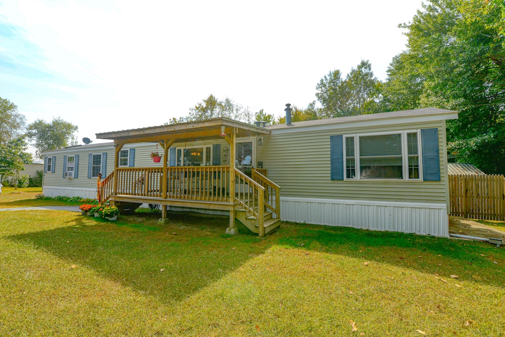 173 Lewiston St, Mechanic Falls, ME 04256 - photo 1