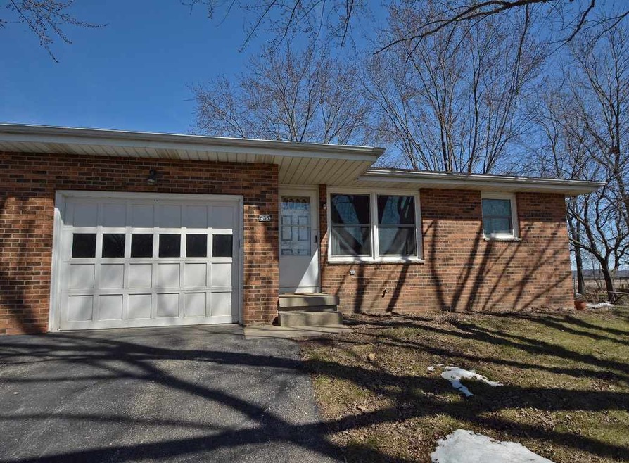 635 Dunn Ave, Oregon, WI 53575 - photo 1