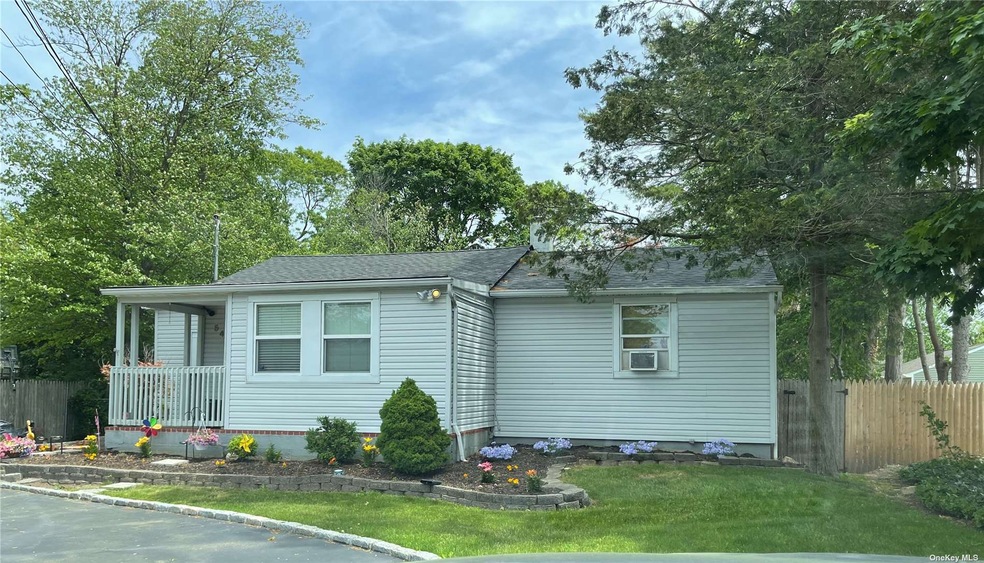 Welcome Home to 545 Islip Avenue