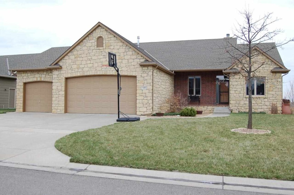 Welcome to this lovely ranch home, built in 2007 a