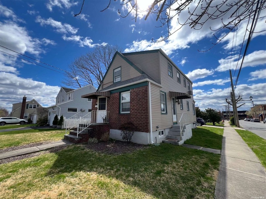 237 Wardwell Rd, Mineola, NY 11501 - photo 1