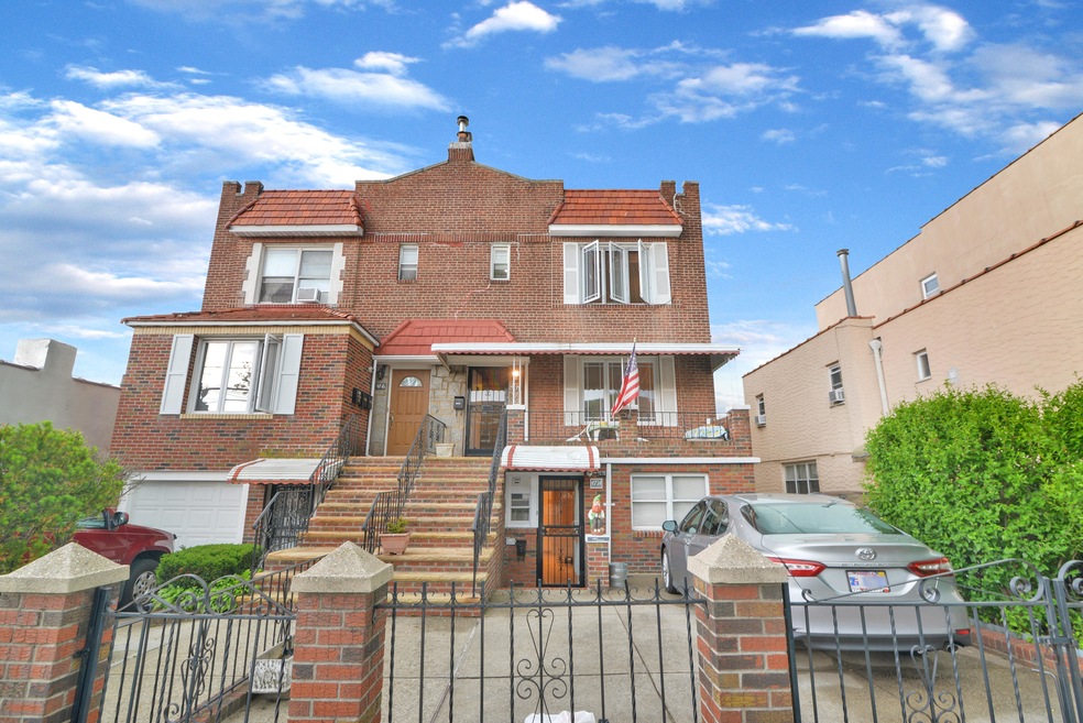 Sold $1,275,000 • Co-Listing Agent