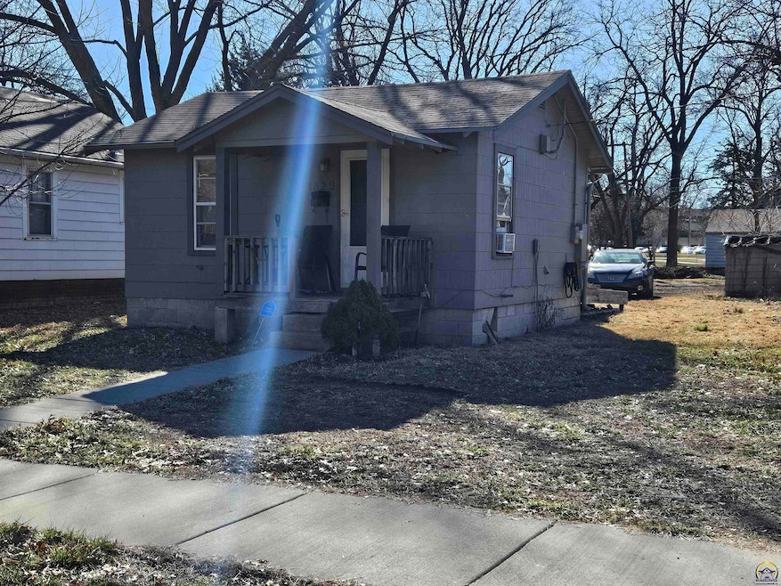 1829 SW Cherokee St, Topeka, KS 66606 - photo 1