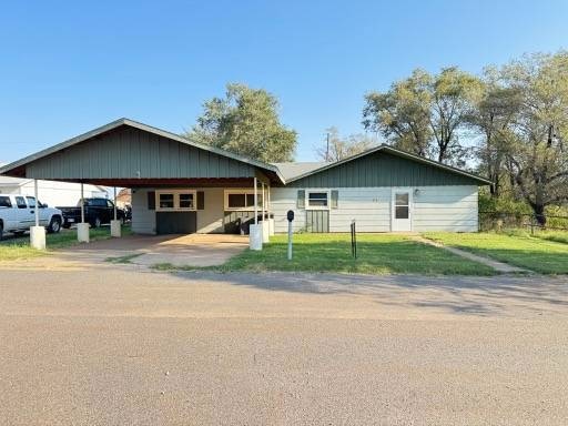122 Ash St, Alva, OK 73717 - photo 1