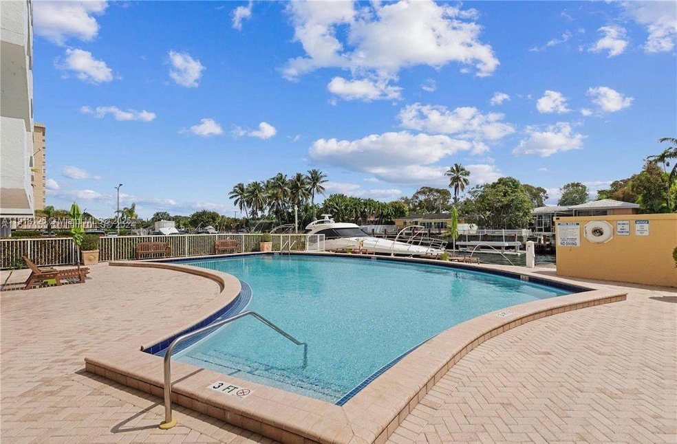 2020 NE 135th St unit 404, North Miami, FL 33181 - photo 1