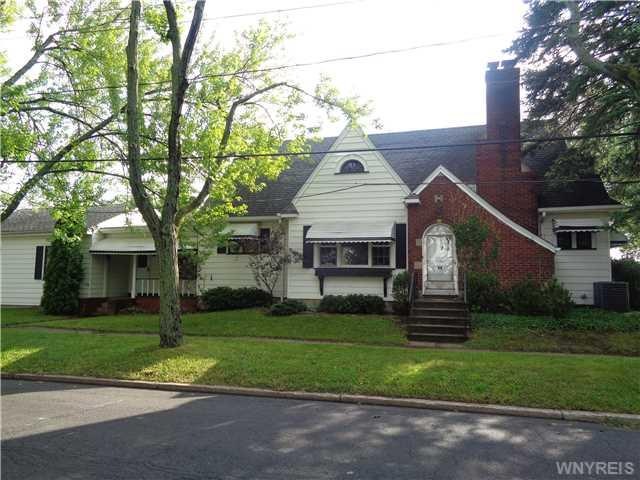 438 Bennett St, North Tonawanda, NY 14120 - photo 1