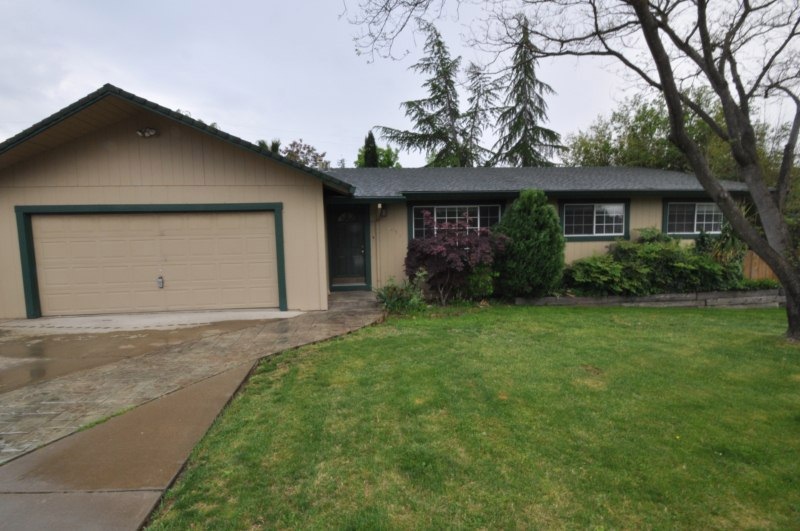 2831 Squire Ave, Redding, CA 96002 - photo 1