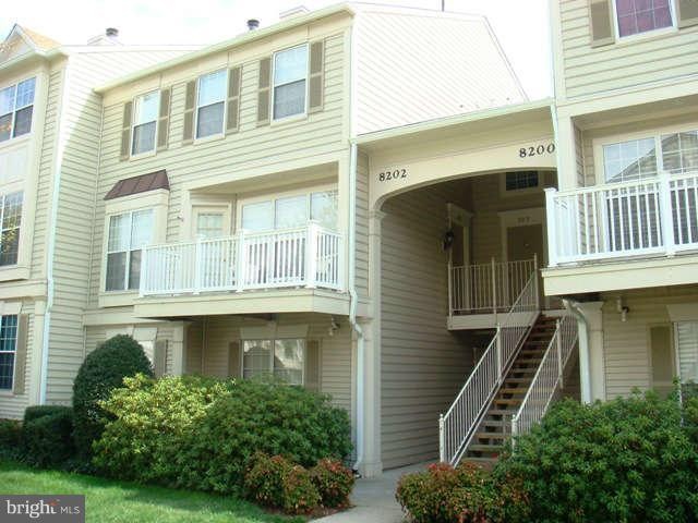 8202 Catbird Cir unit 201, Lorton, VA 22079 - photo 1