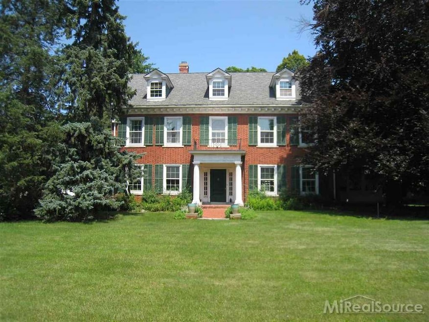 570 Cadieux Rd, Grosse Pointe, MI 48230 - photo 1