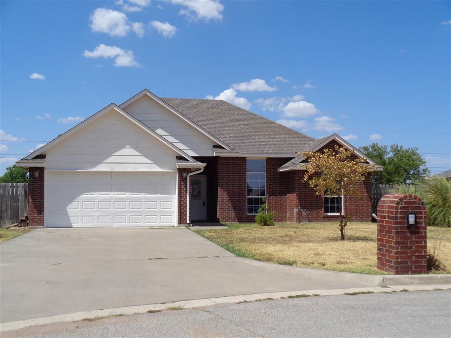 101 E C Ave, Cache, OK 73527 - photo 1
