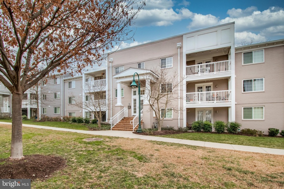 4081 S Four Mile Run Dr unit 302, Arlington, VA 22204 - photo 1