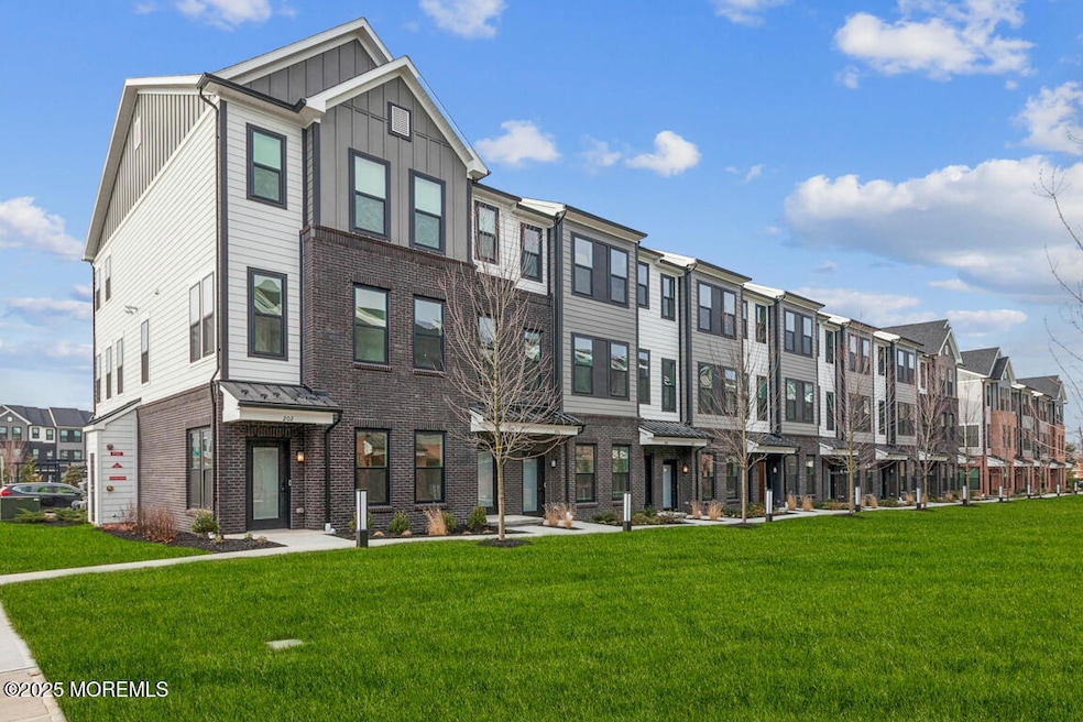 214 Jessie Place unit 64, New Brunswick, NJ 08901 - photo 1