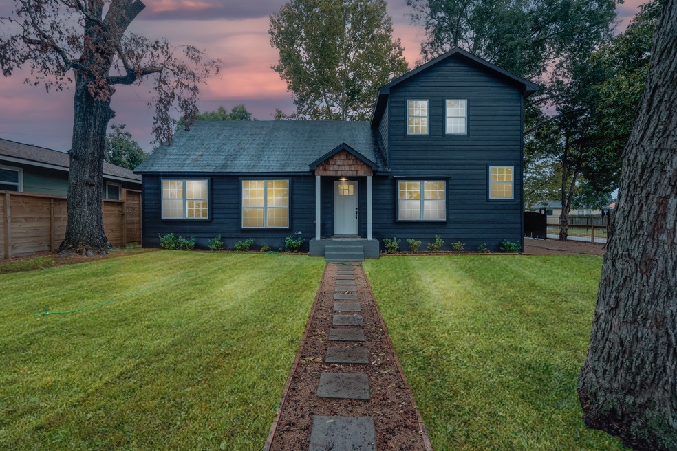 302 Moody St, Houston, TX 77009 - photo 1