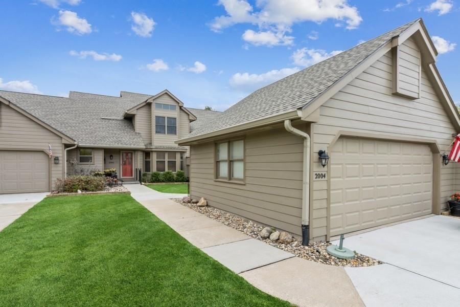 Sharp design, new shinges, fresh paint