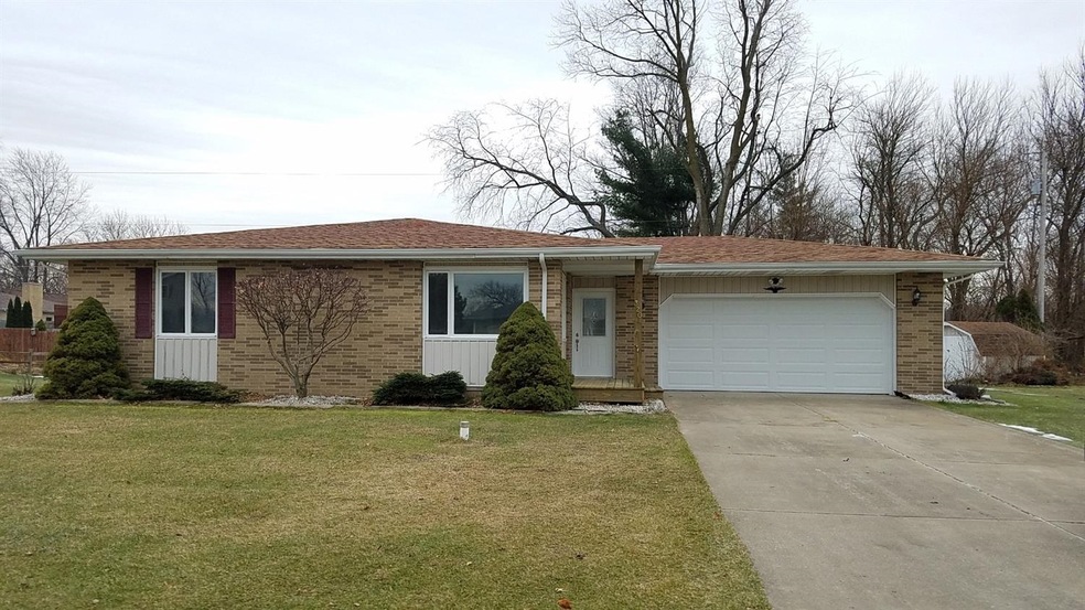 320 Bordeaux Dr, La Porte, IN 46350 - photo 1