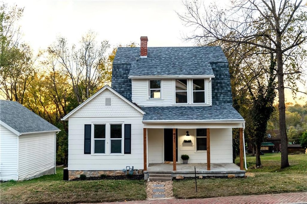 921 N 6th St, Atchison, KS 66002 - photo 1