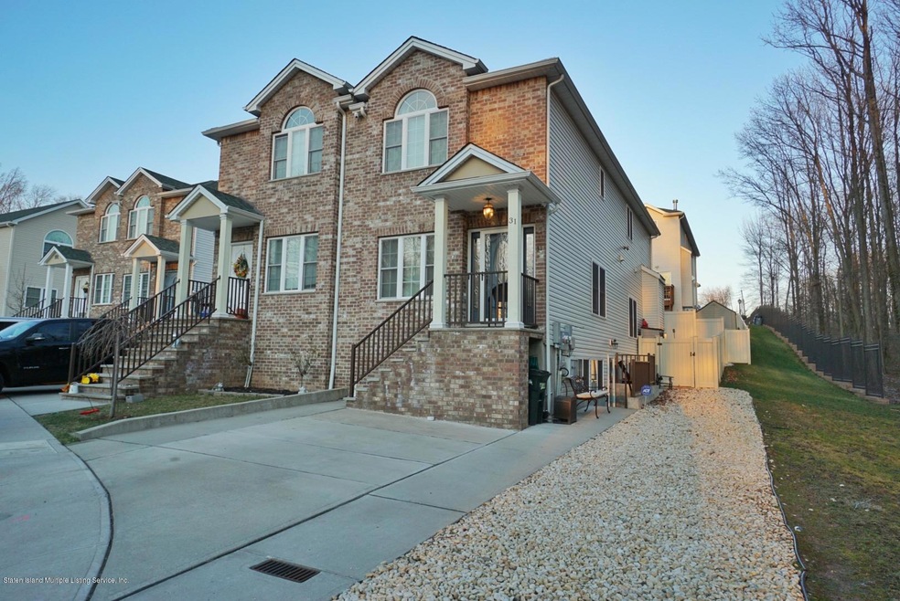 31 Moreno Ct, Staten Island, NY 10309 - photo 1