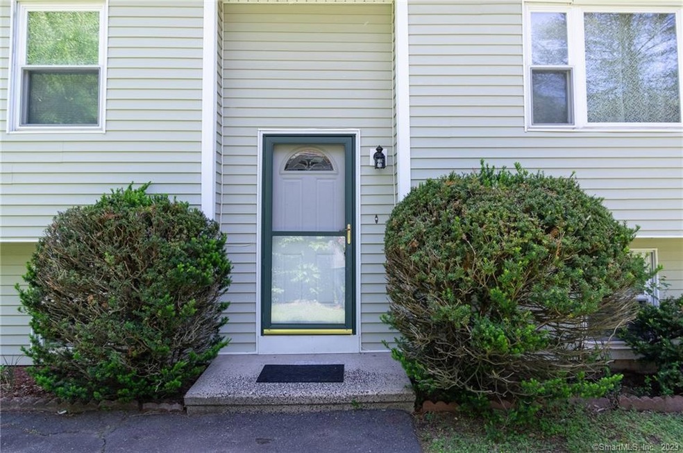 9 Palma Cir, Waterbury, CT 06704 - photo 1