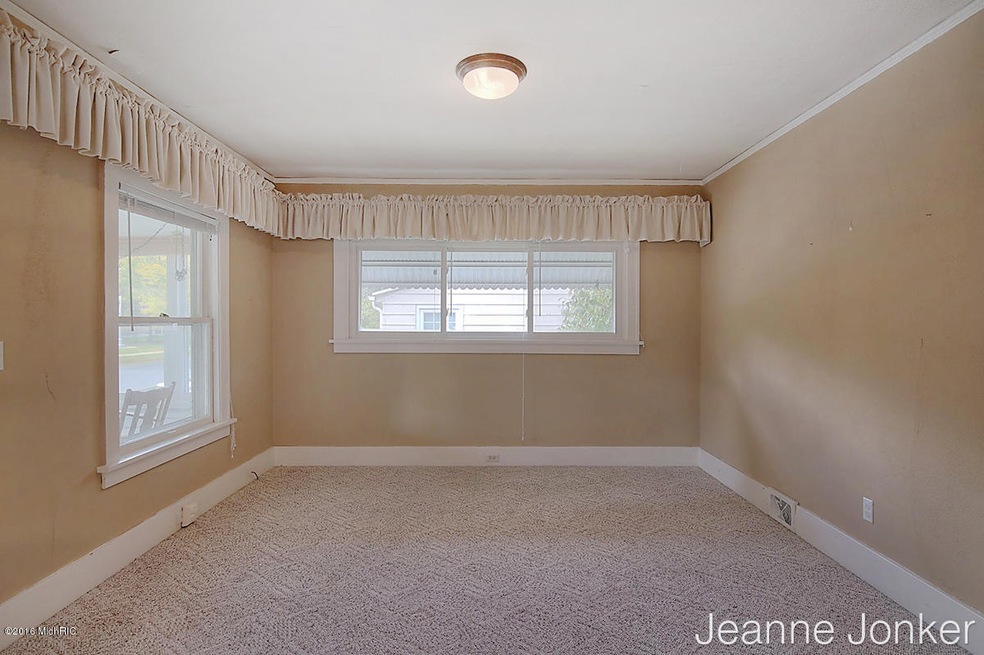 943 Aberdeen St NE, Grand Rapids, MI 49505 - photo 1