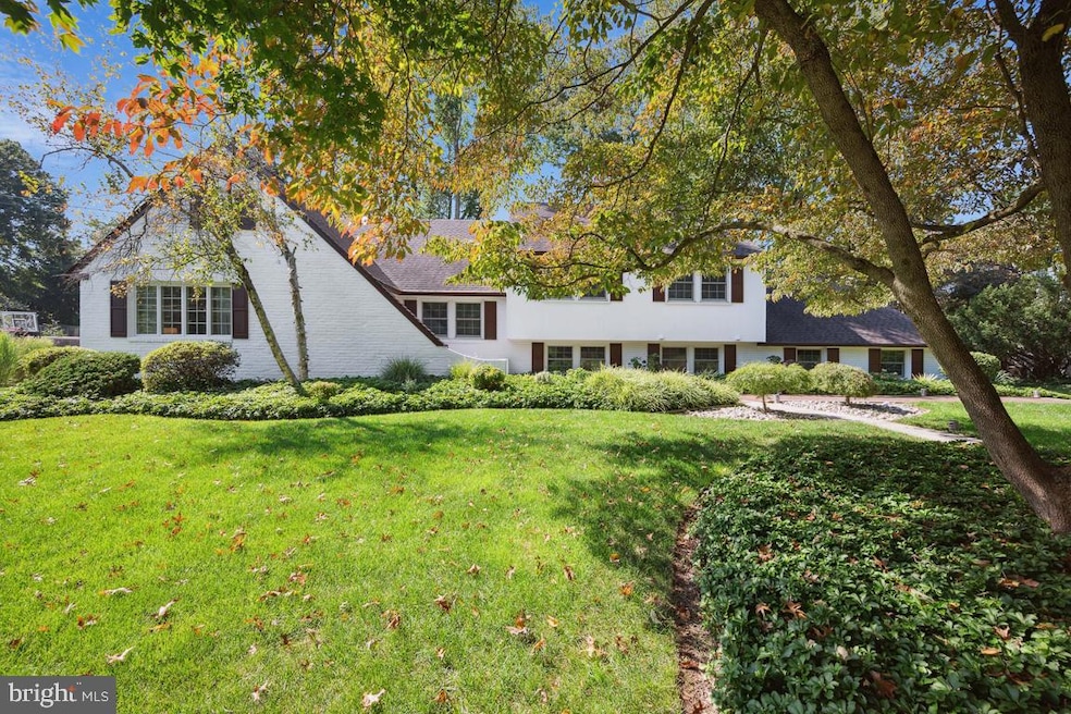 732 Stonehouse Rd, Moorestown, NJ 08057 - photo 1