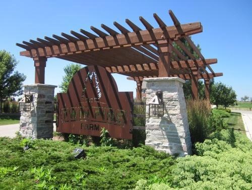 Twin Pine monument