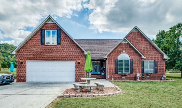 1137 N Plantation Dr, Cookeville, TN 38506 - photo 1