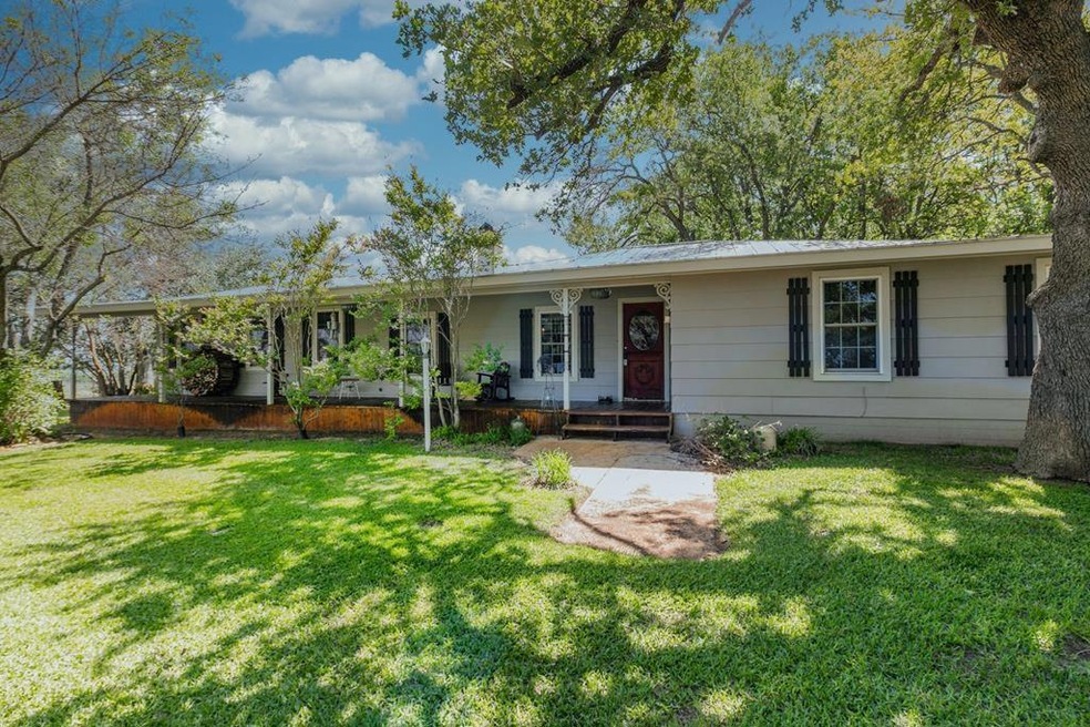 571 Center Point Rd, Fredericksburg, TX 78624 - photo 1