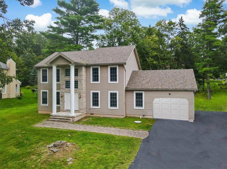 154 Escoll Dr, East Stroudsburg, PA 18301 - photo 1