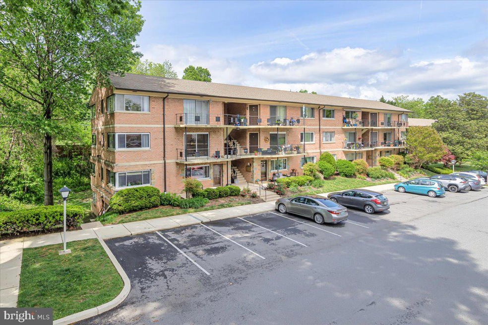5011 Sentinel Dr unit 61, Bethesda, MD 20816 - photo 1