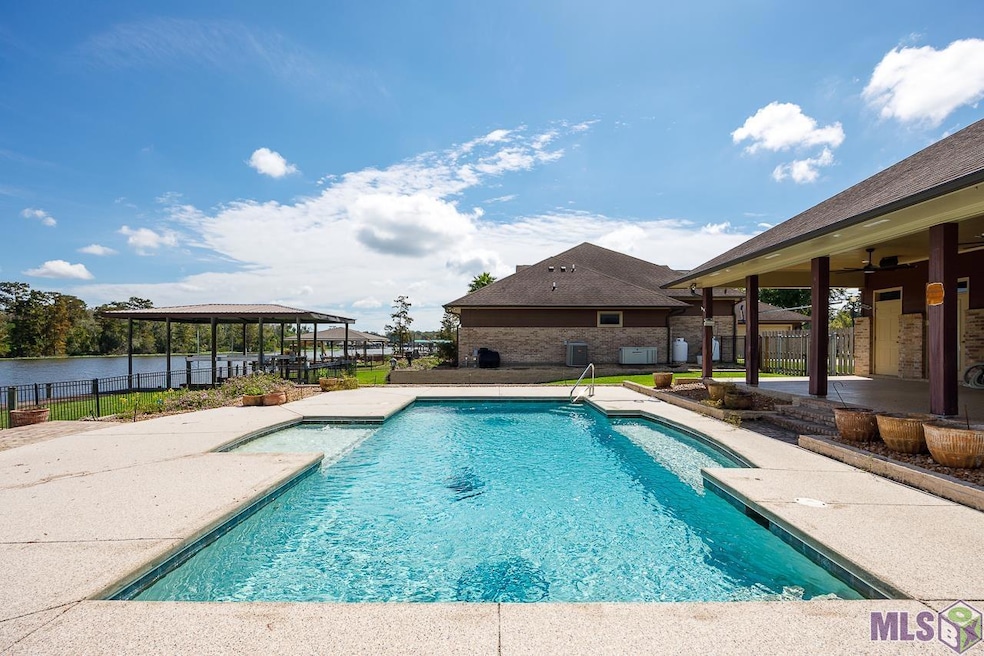 11216 River Highlands Dr, Saint Amant, LA 70774 - photo 1