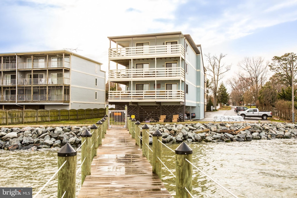 715 Washington Ave unit 3, Colonial Beach, VA 22443 - photo 1