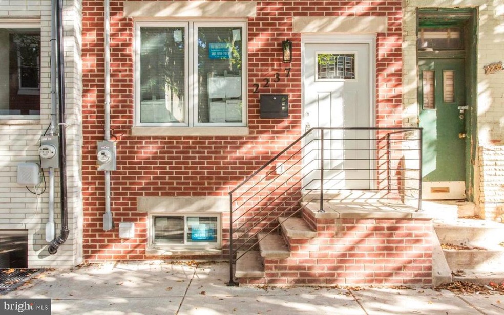 2237 Gerritt St, Philadelphia, PA 19146 - photo 1