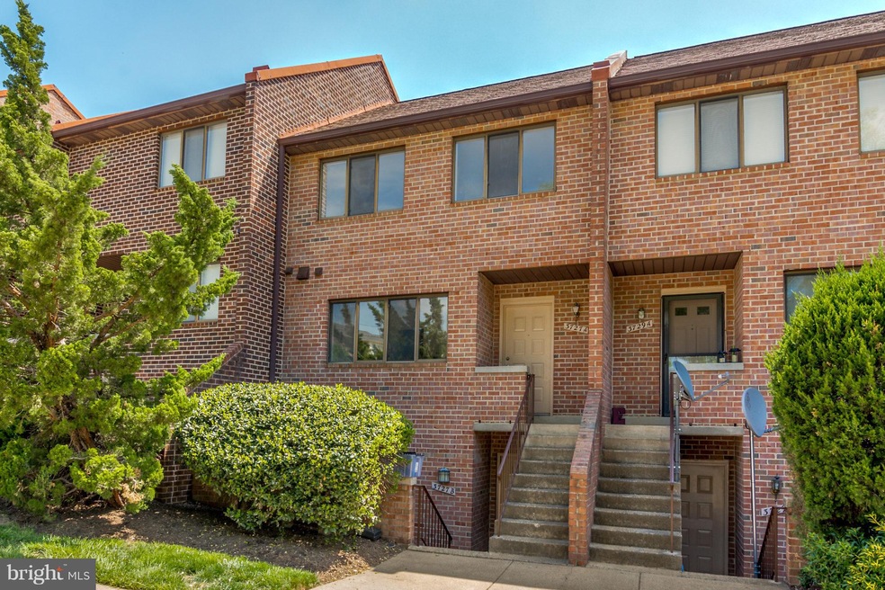 3727A Madison Ln unit A, Falls Church, VA 22041 - photo 1